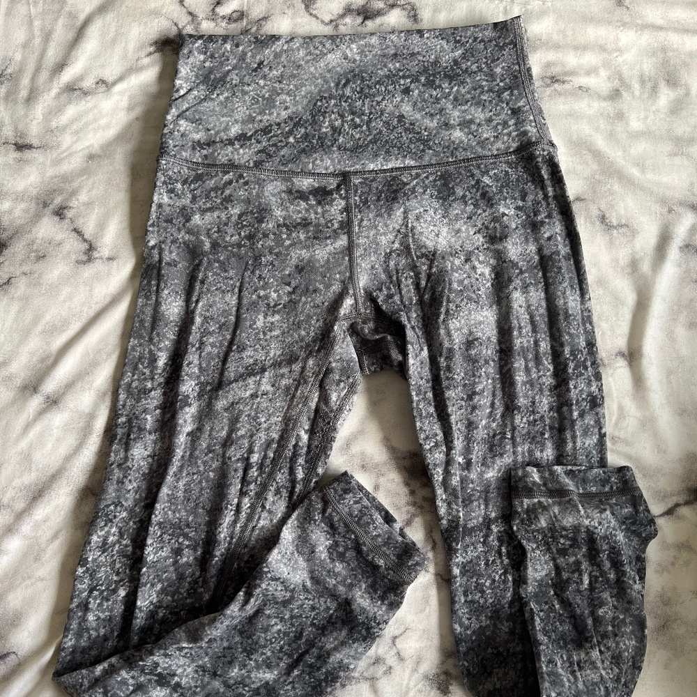 Lululemon Grey Pattern Aligns Size 4